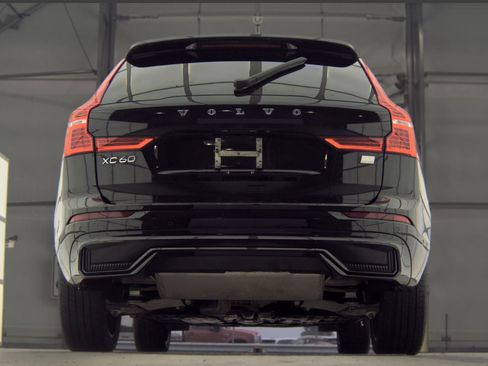 Used 2024 Volvo XC60 T8 Plus w/ Protection Package Premier AWD/4WD image 3