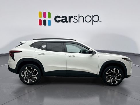 Used 2025 Chevrolet Trax RS w/ Sunroof Package FWD image 6