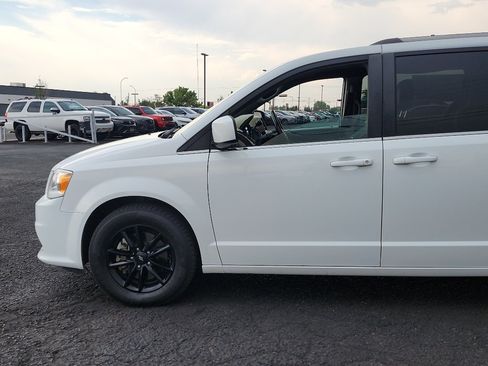 Used 2019 Dodge Grand Caravan SXT FWD image 10