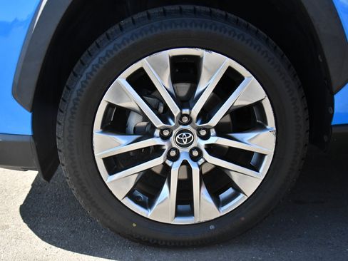 Used 2020 Toyota RAV4 XLE Premium FWD image 12