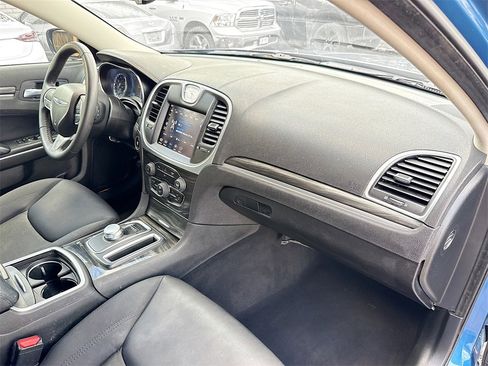 Used 2022 Chrysler 300 Touring w/ Sport Appearance Package image 32