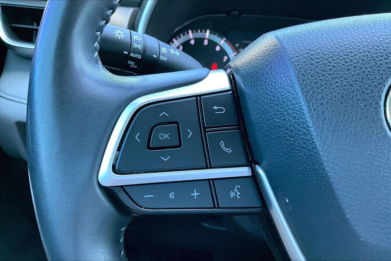 Used 2023 Toyota Highlander XLE FWD image 22