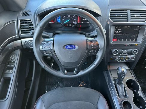 Used 2019 Ford Explorer XLT w/ Equipment Group 202A FWD image 14