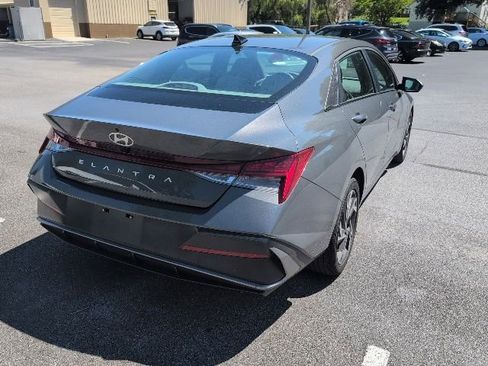 Used 2024 Hyundai Elantra SEL w/ Convenience Package FWD image 8
