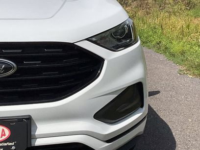 Used 2024 Ford Edge SE w/ Black Appearance Package