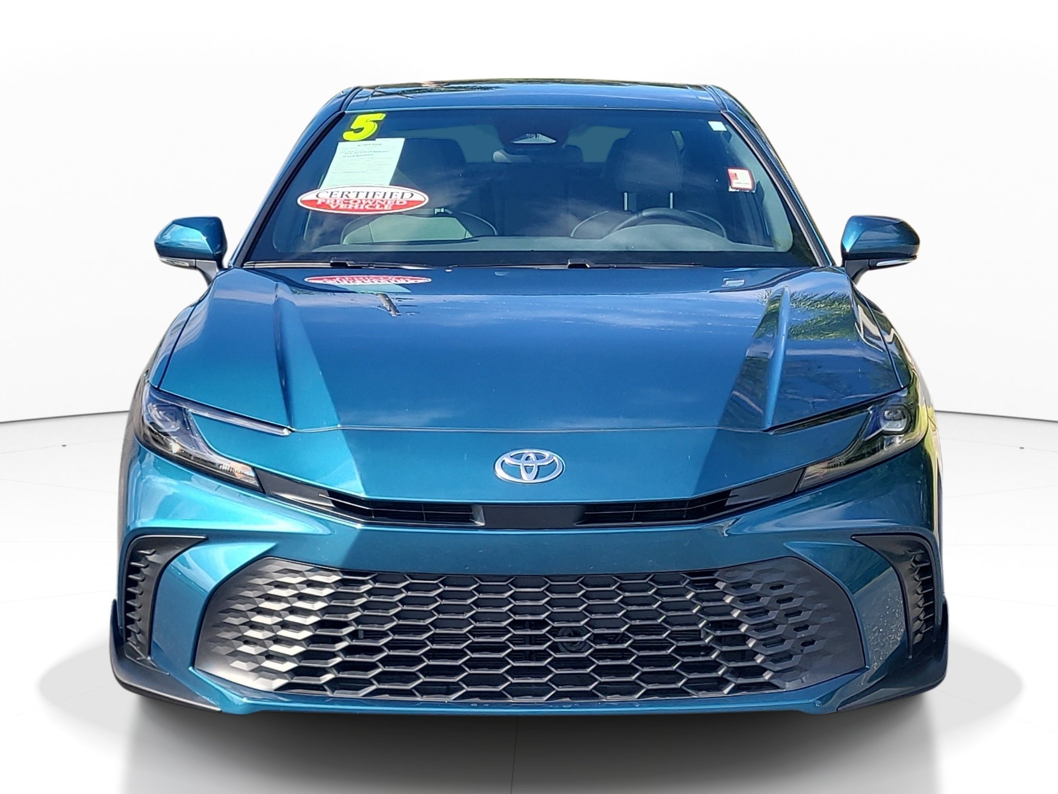 Used 2025 Toyota Camry SE FWD image 2