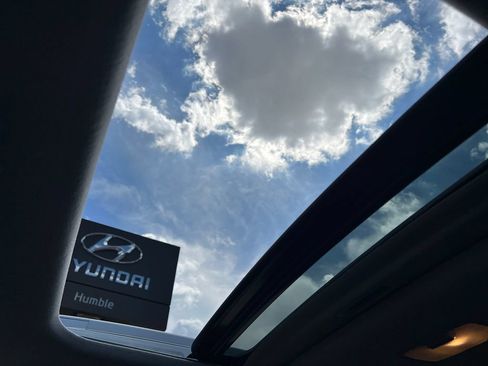 Certified 2026 Hyundai Venue SEL FWD image 20