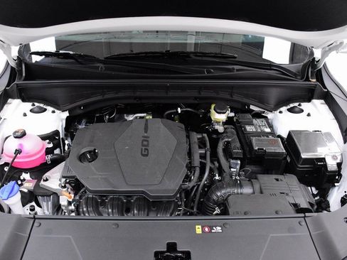 Certified 2024 Kia Sorento LX image 3