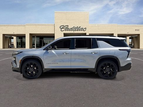 Used 2025 Chevrolet Traverse RS FWD image 8