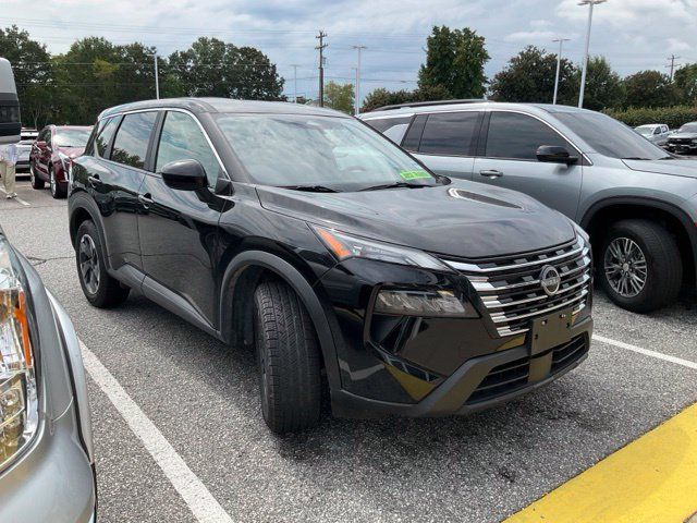 Used 2025 Nissan Rogue SV FWD image 1