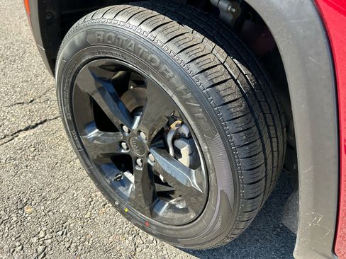 Used 2023 Jeep Grand Cherokee Altitude image 18