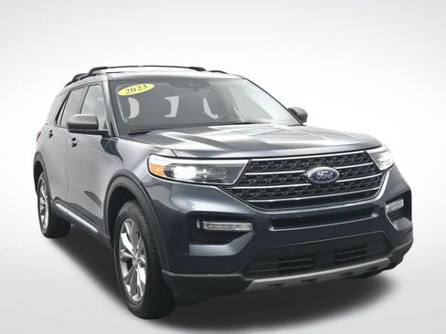 Used 2023 Ford Explorer XLT w/ Equipment Group 202A AWD/4WD image 3