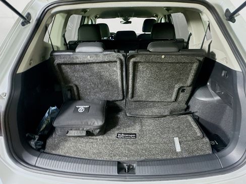 Used 2023 Volkswagen Tiguan SE image 28