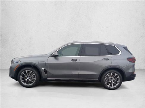New 2026 BMW X5 xDrive50e image 5