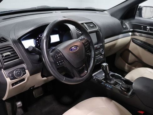 Used 2018 Ford Explorer XLT w/ Equipment Group 202A AWD/4WD image 16