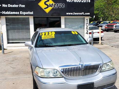 Used 2003 Lincoln Town Car Executive image 4