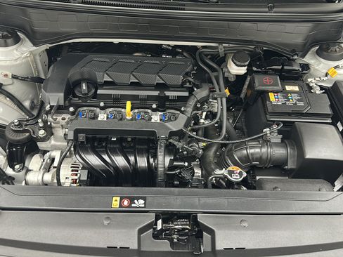Used 2025 Hyundai Venue SEL FWD image 25