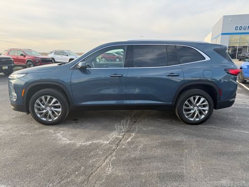Used 2025 Buick Enclave Preferred image 2