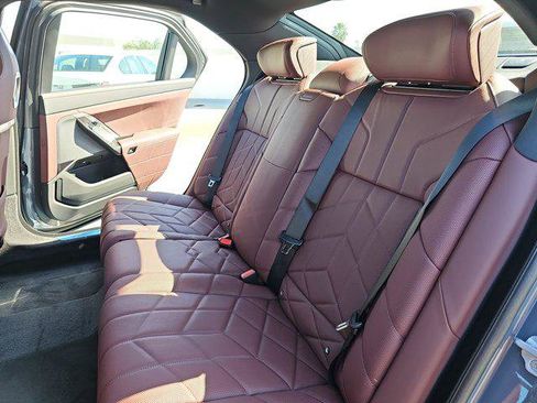 New 2025 BMW i7 eDrive50 w/ Premium Package image 14