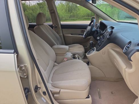 Used 2007 Kia Rondo EX FWD image 17