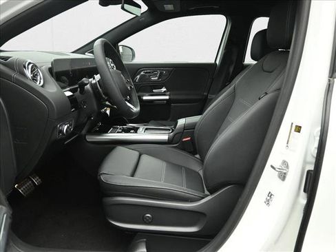 New 2025 Mercedes-Benz GLA 35 AMG 4MATIC image 9