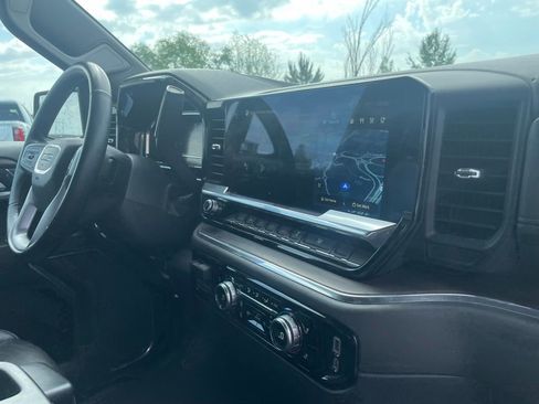 Used 2025 GMC Sierra 1500 SLT RWD image 31