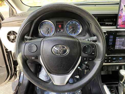 Certified 2018 Toyota Corolla LE FWD image 14