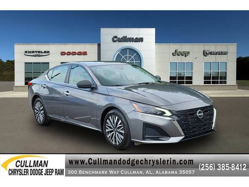 Used 2025 Nissan Altima 2.5 SV FWD image 1