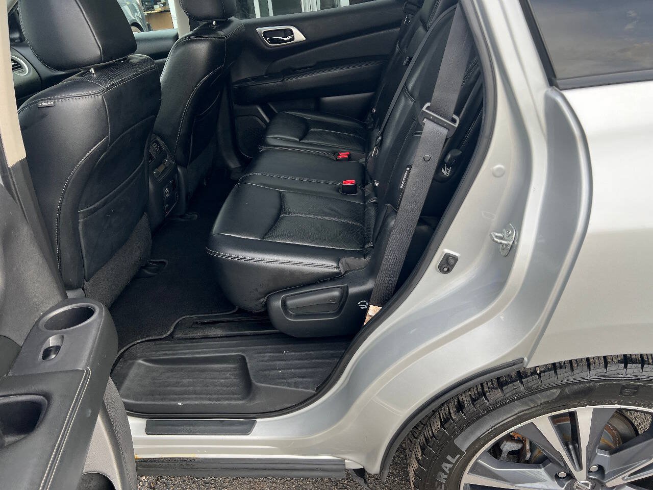 Used 2018 Nissan Pathfinder Platinum AWD/4WD image 22