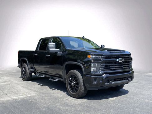 Used 2025 Chevrolet Silverado 2500 Custom w/ Custom Value Package RWD image 2
