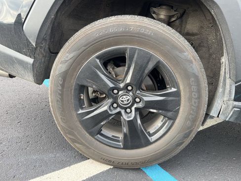 Used 2021 Toyota RAV4 XLE image 11