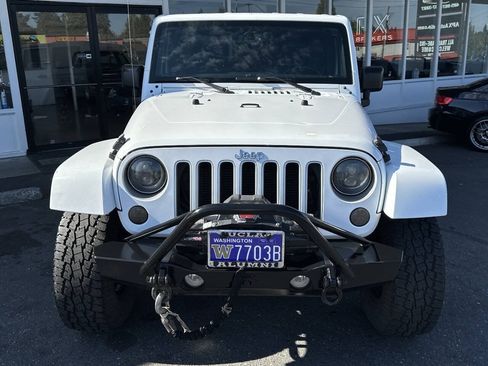 Used 2016 Jeep Wrangler Unlimited Sahara w/ Connectivity Group AWD/4WD image 10