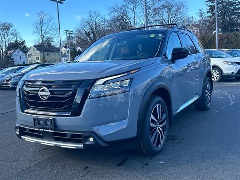 New 2025 Nissan Pathfinder Platinum w/ Black Appearance Package image 5