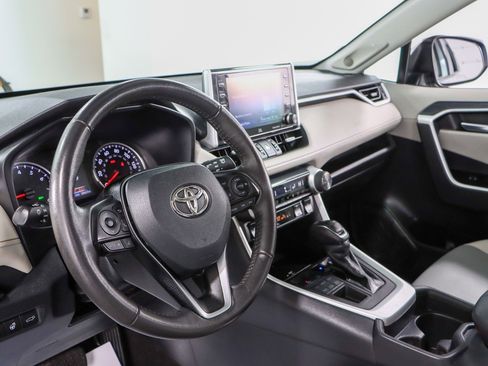 Used 2021 Toyota RAV4 XLE Premium image 23