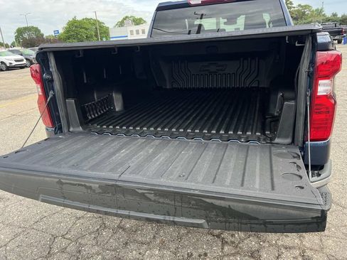 Used 2023 Chevrolet Silverado 1500 LT w/ Z71 Off-Road Package AWD/4WD image 10