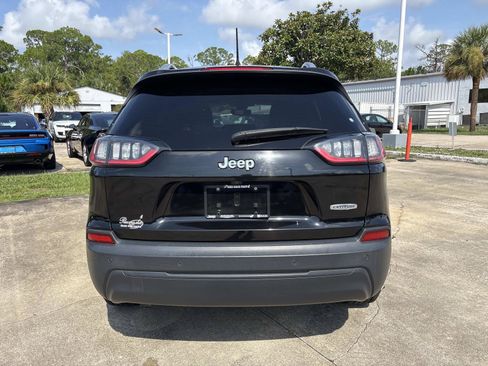 Used 2019 Jeep Cherokee Latitude Plus w/ Comfort/Convenience Group FWD image 4