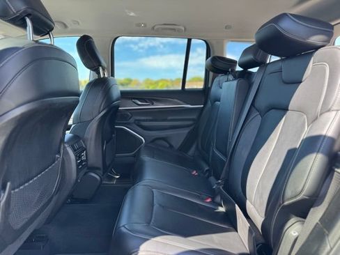 Certified 2022 Jeep Grand Cherokee Limited AWD/4WD image 11