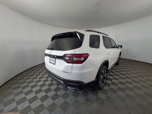 New 2026 Honda Pilot Touring image 3