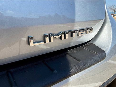 Used 2021 Toyota Highlander Limited image 7