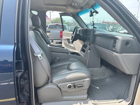 Used 2004 GMC Yukon XL 2500 SLT w/ Preferred Equipment Group AWD/4WD image 13