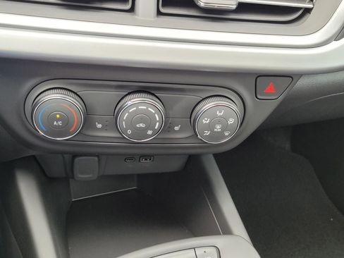 New 2026 Chevrolet Trax RS w/ Sunroof Package image 19