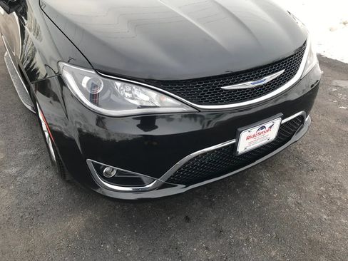 Used 2018 Chrysler Pacifica Touring-L image 56