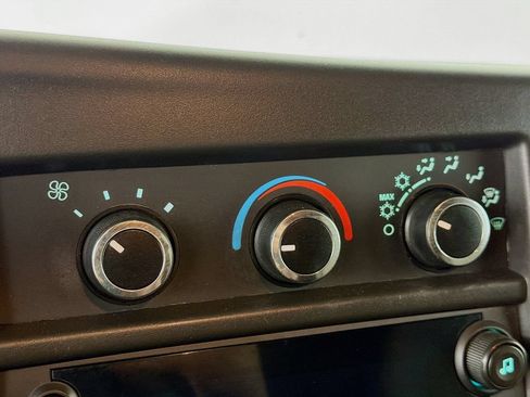 Used 2017 Chevrolet Express 2500 RWD image 16