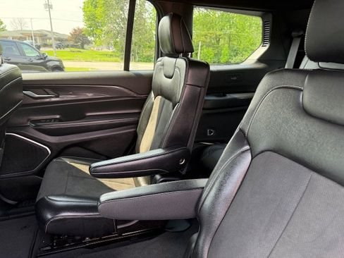 Used 2021 Jeep Grand Cherokee L Laredo image 14