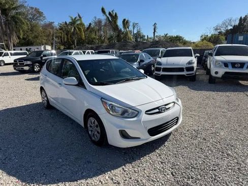 Used 2017 Hyundai Accent SE image 3