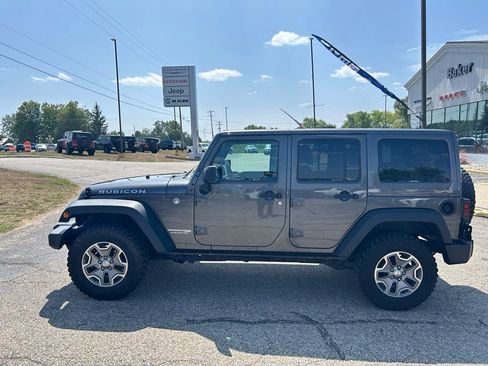 Used 2018 Jeep Wrangler Unlimited Rubicon w/ Cold Weather Group AWD/4WD image 2