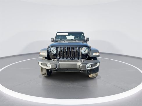 Used 2023 Jeep Gladiator Sport image 3