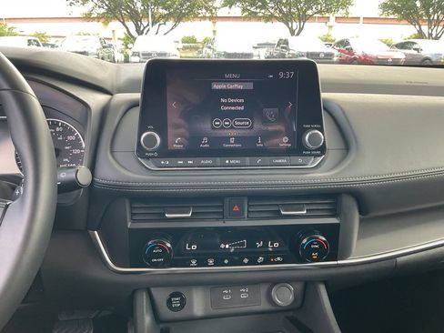 Used 2025 Nissan Rogue SV FWD image 25