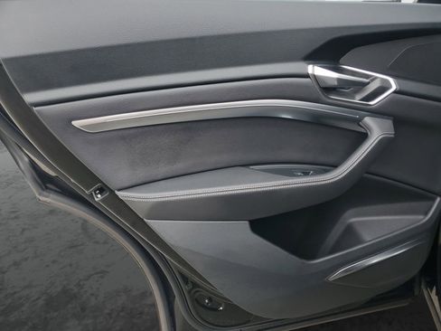 Used 2024 Audi Q8 e-tron Premium Plus w/ Premium Plus Package image 16