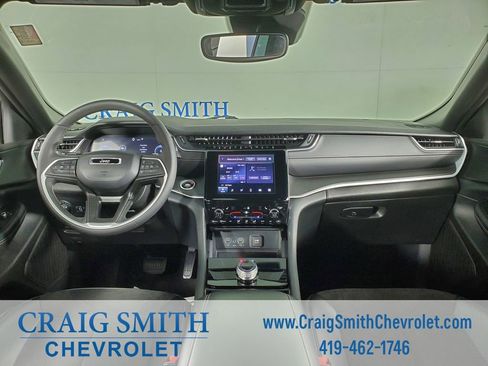 Used 2024 Jeep Grand Cherokee Altitude image 16